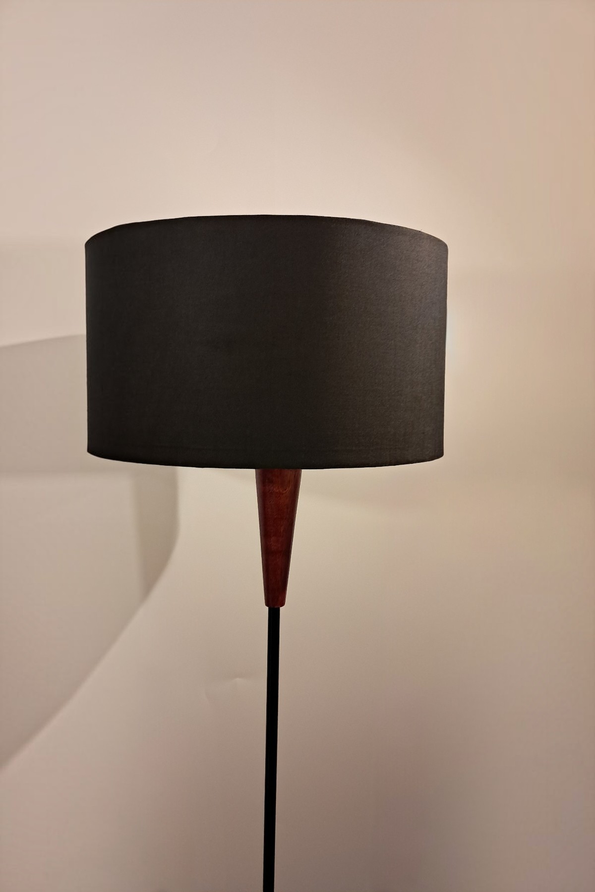 Penumbra Black — close-up
